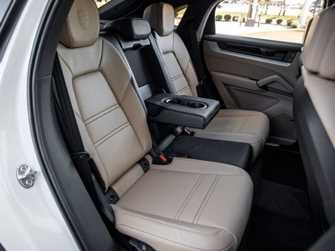 Certified 2026 Porsche Cayenne Coupe AWD/4WD image 35