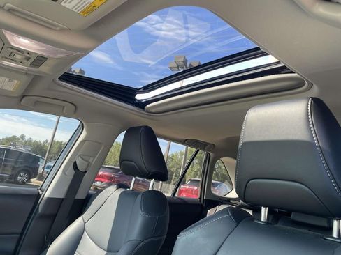 Used 2022 Toyota RAV4 XLE Premium image 16