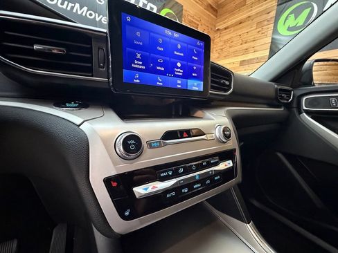 Used 2020 Ford Explorer XLT w/ Equipment Group 202A AWD/4WD image 32