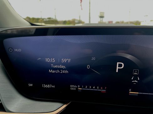 Used 2025 Buick Envision Sport Touring image 3