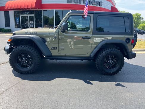 Used 2025 Jeep Wrangler Sport AWD/4WD image 3