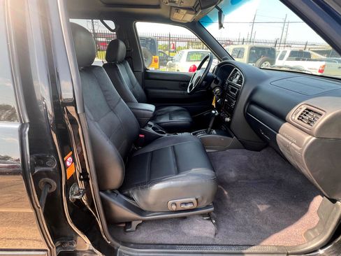Used 2001 Nissan Pathfinder LE image 32