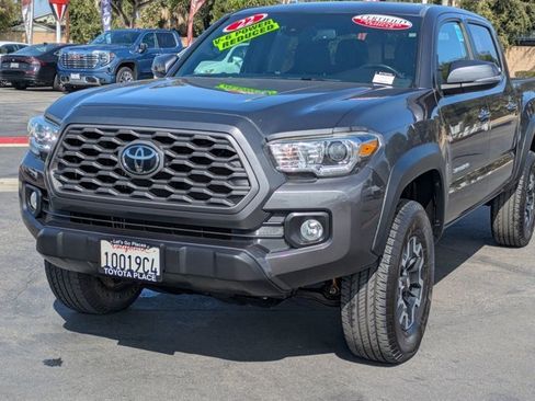 Certified 2022 Toyota Tacoma TRD Off-Road image 2
