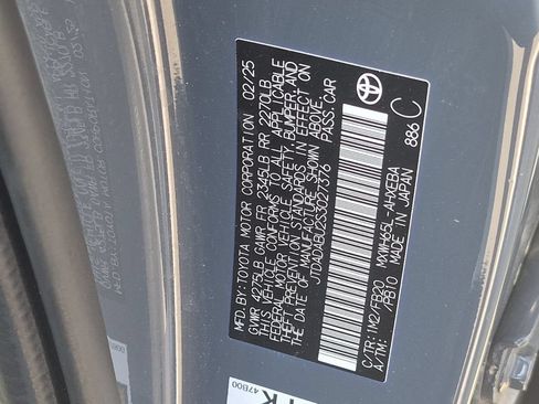 Used 2025 Toyota Prius LE AWD/4WD image 28