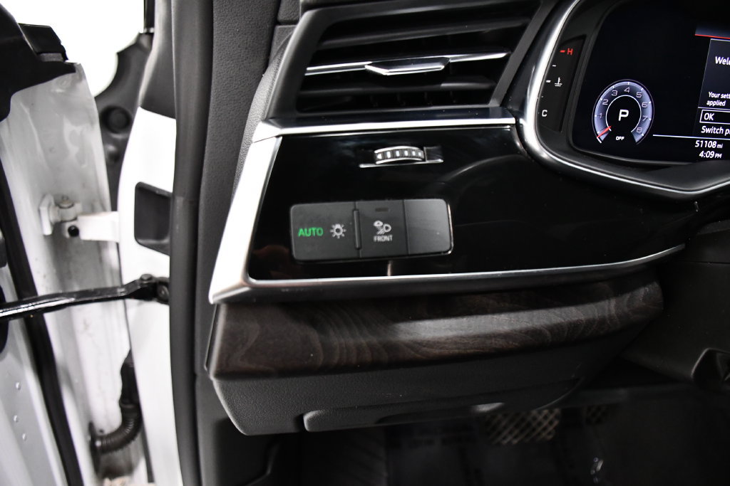 Used 2019 Audi Q8 Premium Plus w/ Premium Plus AWD/4WD image 11