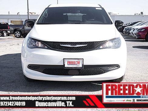 New 2025 Chrysler Voyager LX image 8