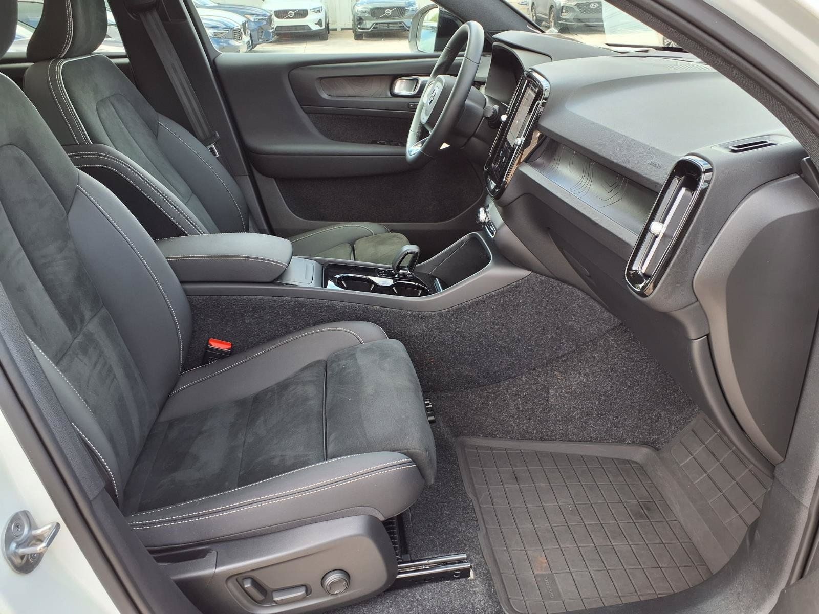 Certified 2023 Volvo C40 P8 Recharge Plus AWD/4WD image 11
