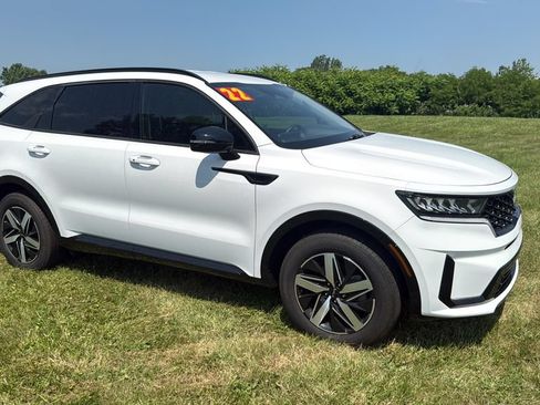 Used 2022 Kia Sorento S FWD image 9