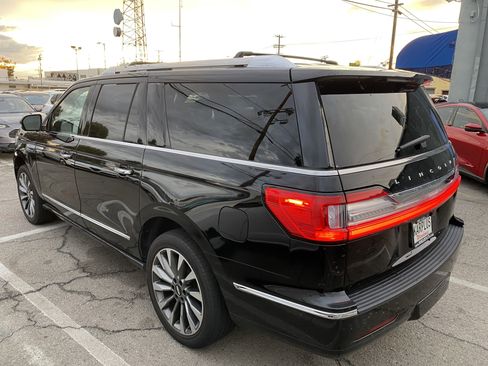 Used 2018 Lincoln Navigator L Select w/ Cargo Package image 11