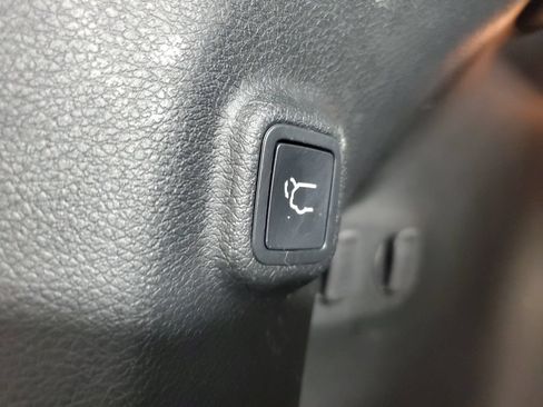 Used 2019 Jeep Cherokee Limited FWD image 9