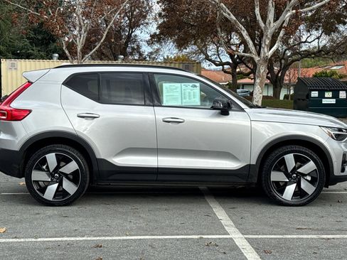 Used 2023 Volvo XC40 Recharge Ultimate image 3