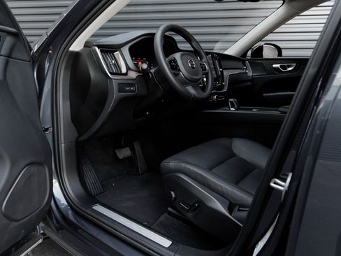 Used 2024 Volvo XC60 T8 Plus w/ Climate Package image 4