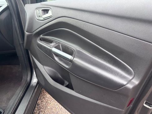 Used 2019 Ford Escape SE image 7