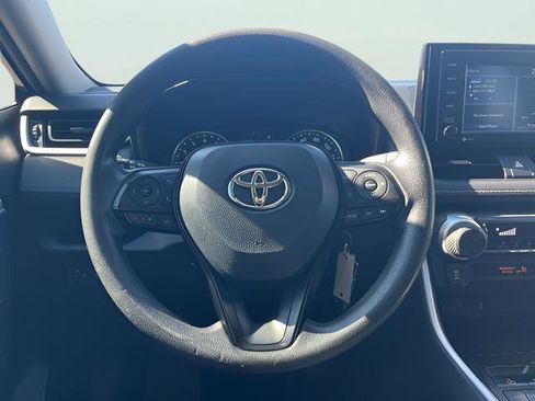 Used 2021 Toyota RAV4 LE FWD image 17