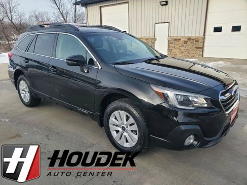 Used 2018 Subaru Outback 2.5i Premium image 1