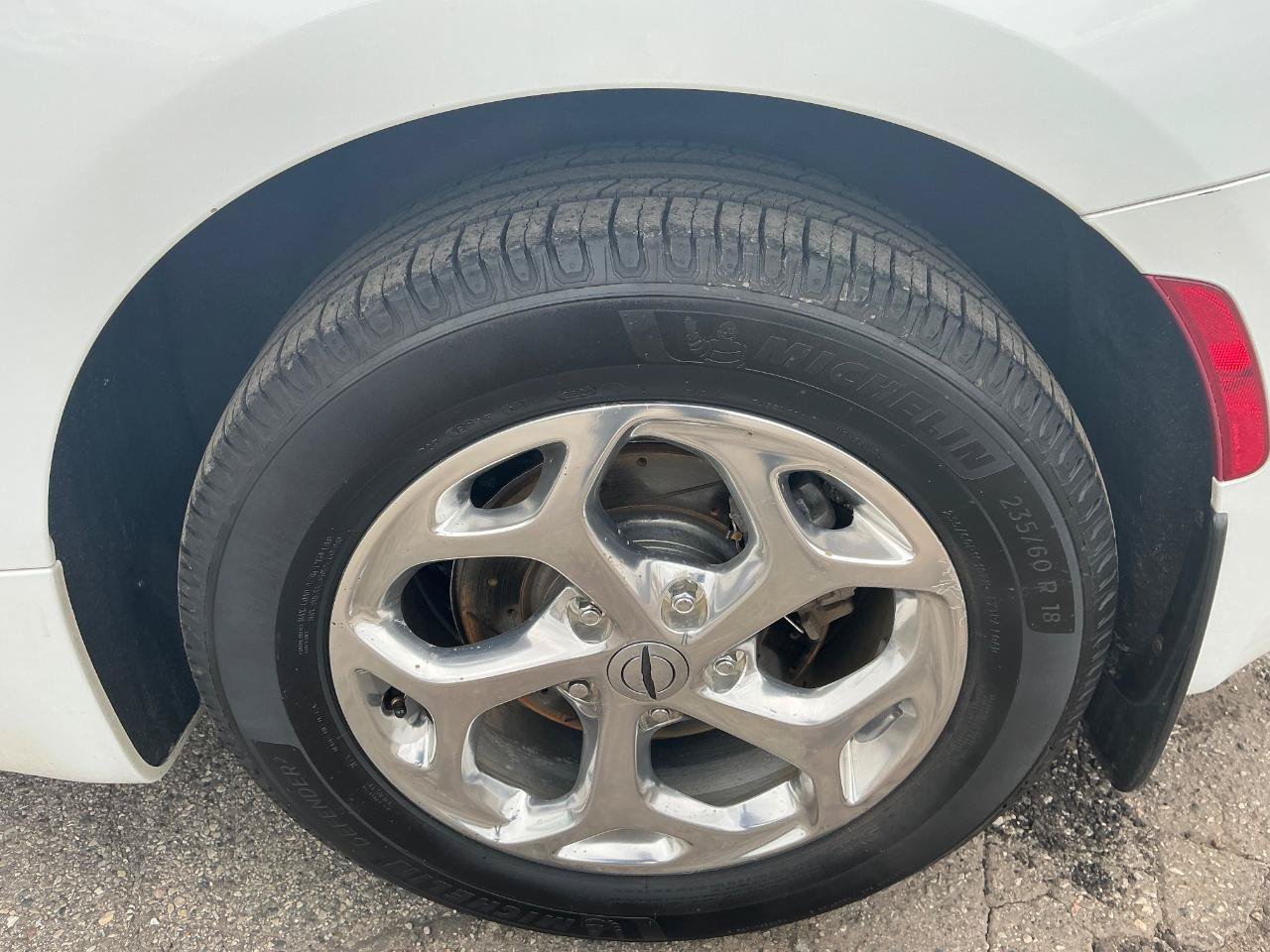 Used 2018 Chrysler Pacifica Limited FWD image 26