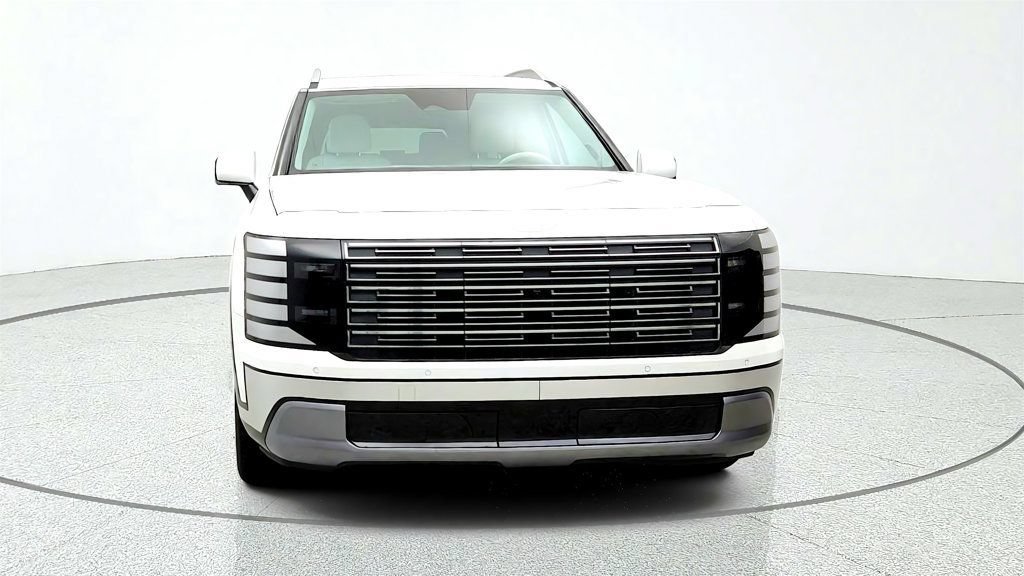 Used 2026 Hyundai Palisade Limited AWD/4WD image 2