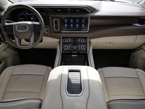 Used 2021 GMC Yukon Denali w/ Denali Premium Package image 16