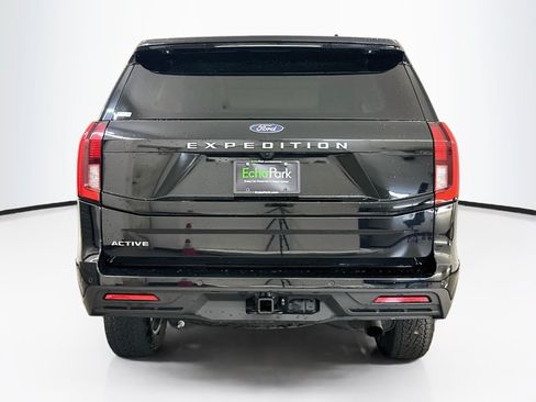 Used 2025 Ford Expedition Active AWD/4WD image 7
