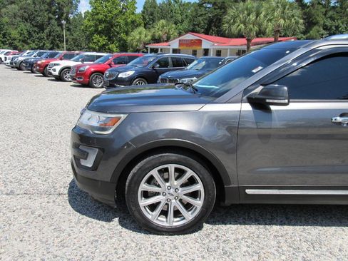 Used 2017 Ford Explorer Limited image 10