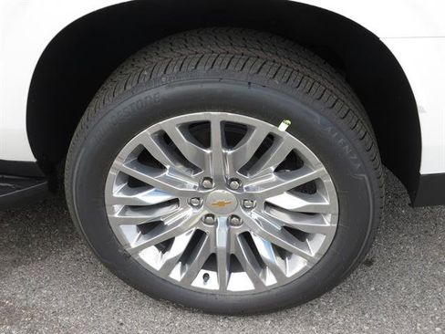 New 2025 Chevrolet Suburban Premier image 9