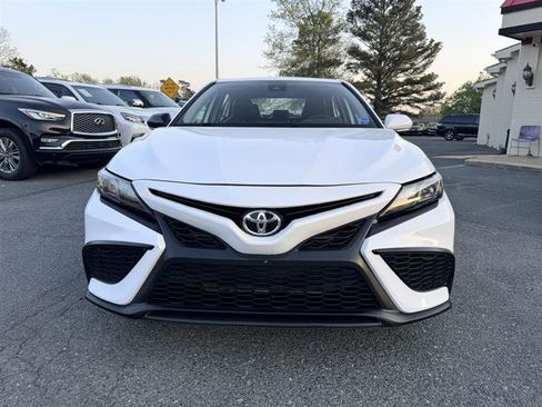 Used 2022 Toyota Camry SE w/ Cold Weather Package image 2