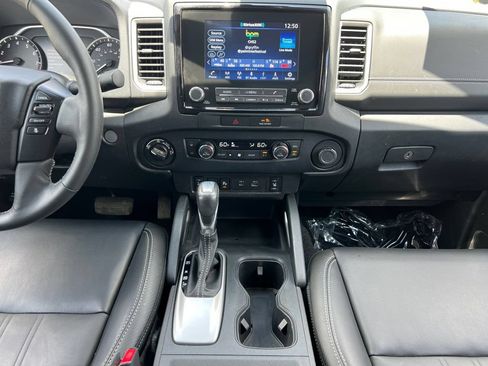 Used 2022 Nissan Frontier SV w/ SV Premium Package AWD/4WD image 3