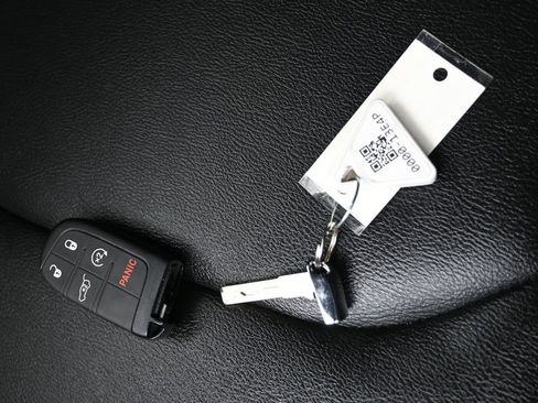 Used 2026 Jeep Compass Limited image 40