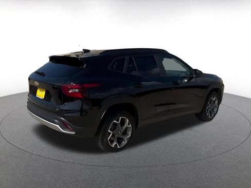 Used 2025 Chevrolet Trax LT FWD image 14