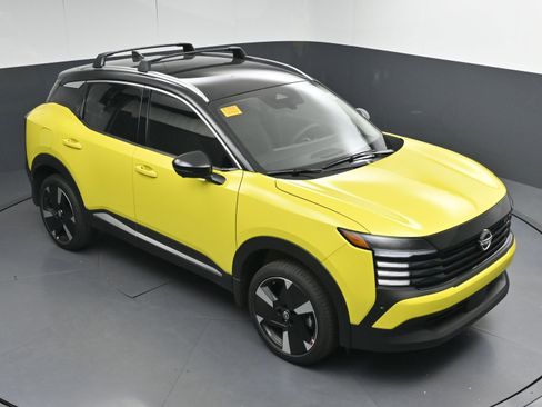 Used 2026 Nissan Kicks SR image 32