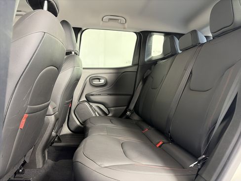 Used 2023 Jeep Renegade Trailhawk w/ Trailhawk Elite Group AWD/4WD image 7
