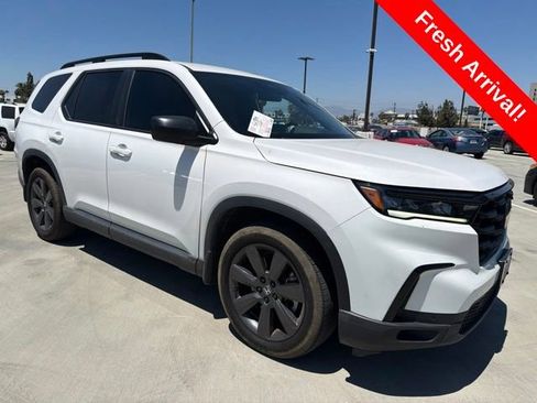 Used 2023 Honda Pilot Sport image 1