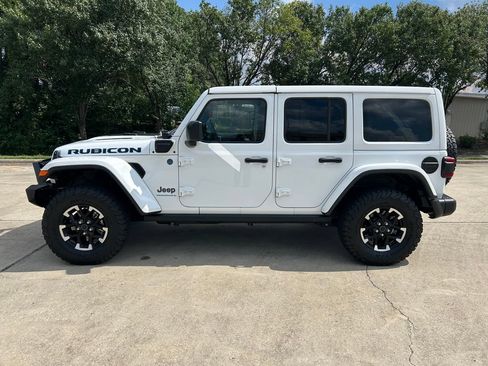 Used 2024 Jeep Wrangler Unlimited Rubicon 4xe AWD/4WD image 2