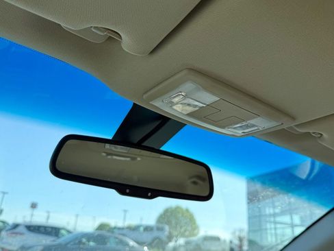 Used 2010 Ford Taurus SEL image 22