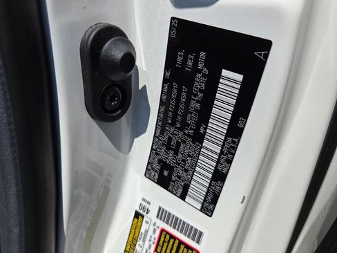 Used 2025 Toyota Sienna LE FWD image 18