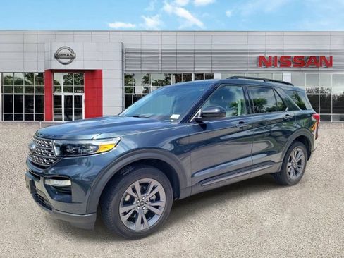 Used 2024 Ford Explorer XLT w/ Equipment Group 202A AWD/4WD image 6