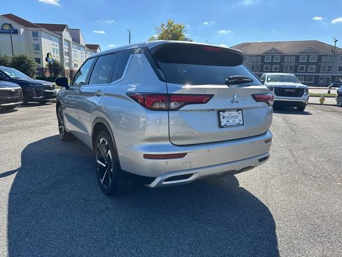 Used 2024 Mitsubishi Outlander SE image 5