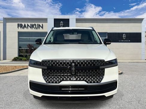 New 2026 Lincoln Navigator Premiere AWD/4WD image 2