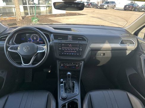 Used 2022 Volkswagen Tiguan SE image 17