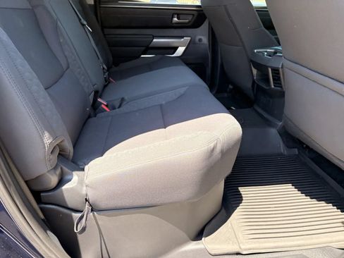 Used 2022 Toyota Tundra SR5 w/ SR5 Convenience Package AWD/4WD image 7