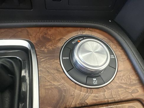 Used 2021 Nissan Armada SL w/ Captain's Chairs Package AWD/4WD image 15