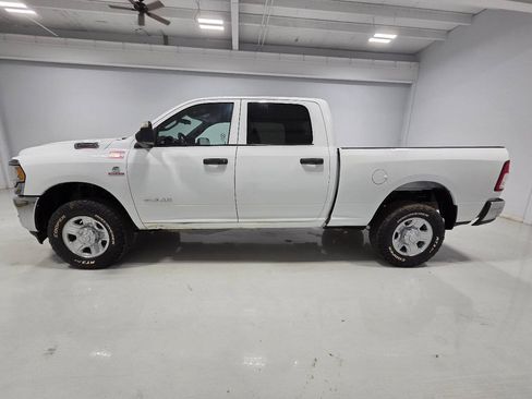 Used 2022 RAM 2500 Tradesman w/ Chrome Appearance Group AWD/4WD image 4