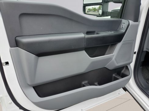 New 2025 Ford F550 4x4 Regular Cab Super Duty image 23