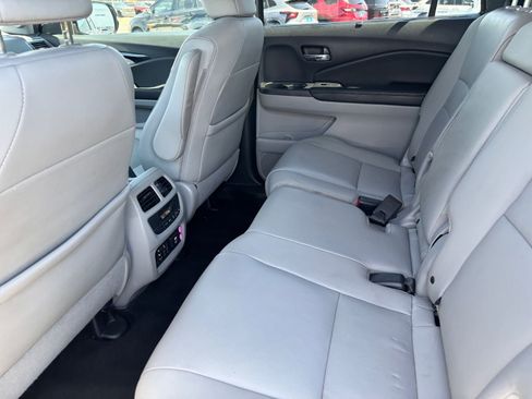 Certified 2018 Honda Pilot Touring image 18