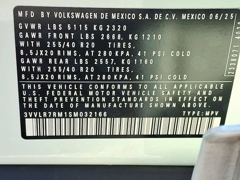 Used 2025 Volkswagen Tiguan SEL R-Line AWD/4WD image 28
