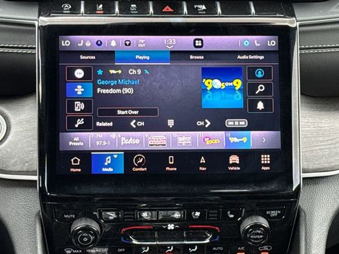 Used 2024 Jeep Grand Cherokee L Limited w/ Luxury Tech Group II AWD/4WD image 12