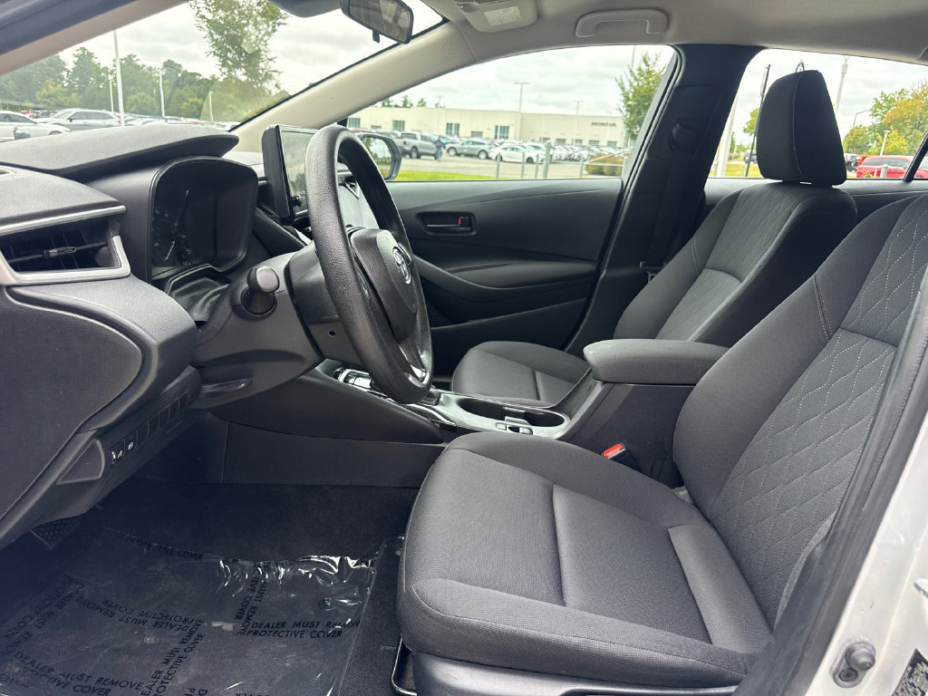 Used 2025 Toyota Corolla LE FWD image 12