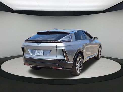 New 2026 Cadillac Lyriq Luxury AWD/4WD image 5