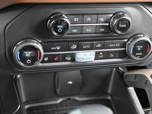 Used 2024 Ford Bronco Outer Banks image 13