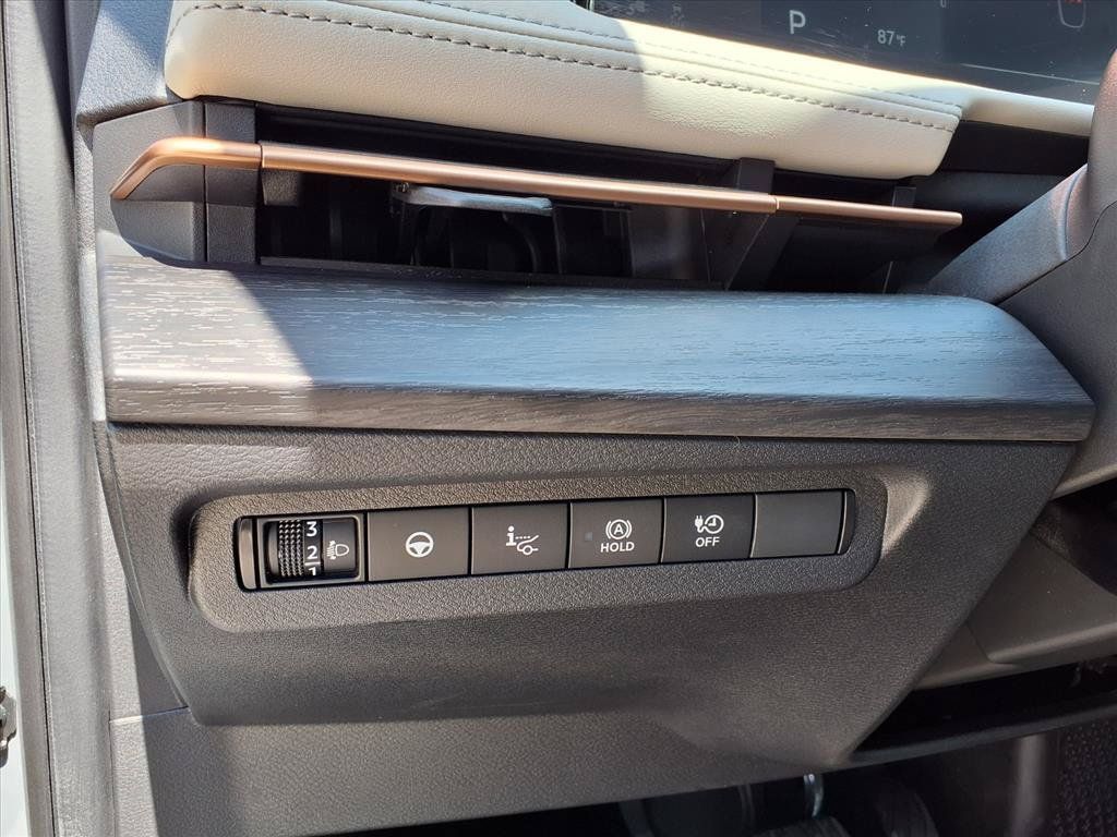 Used 2024 Nissan Ariya AWD image 21